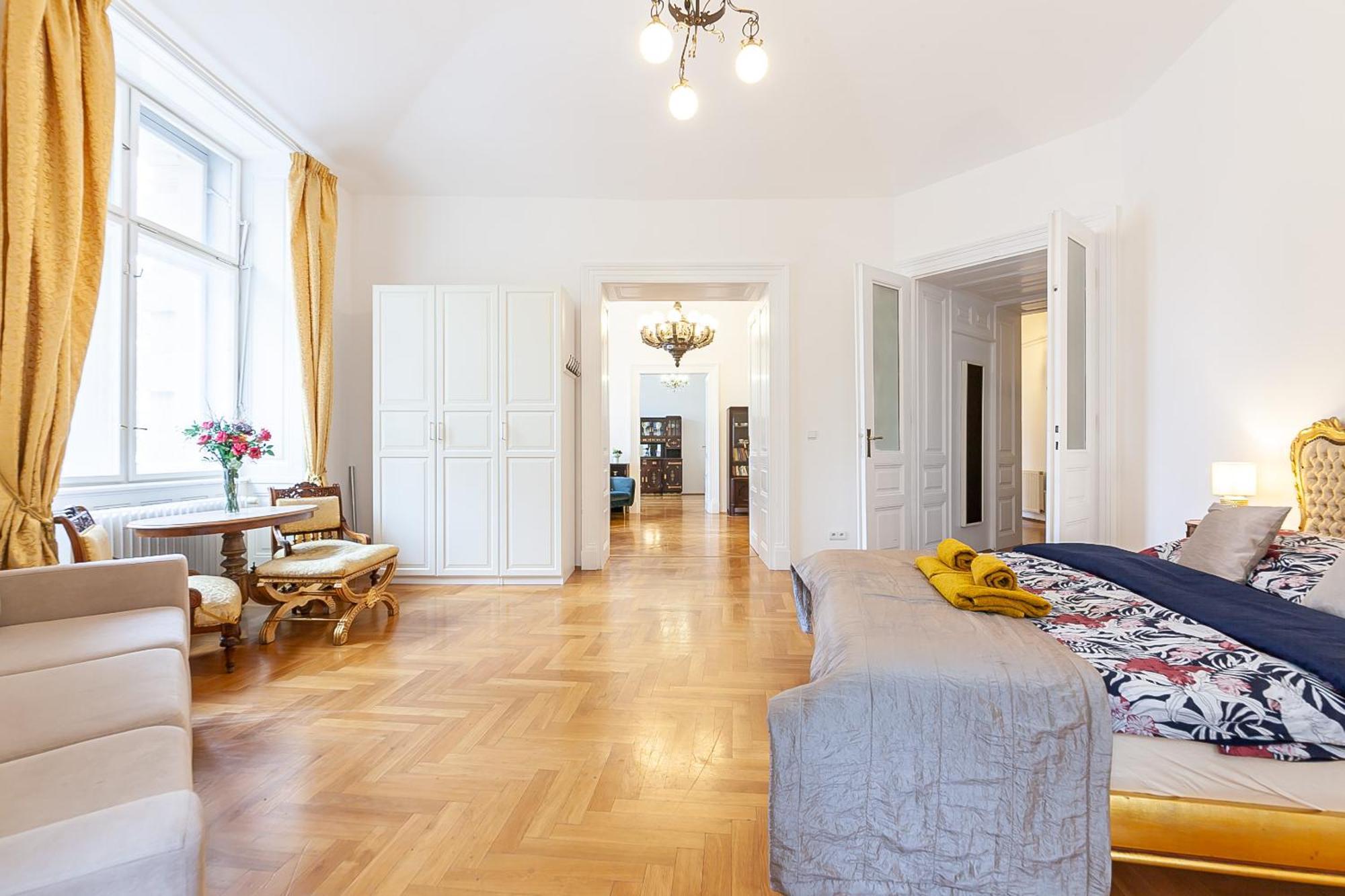Royal Apartment By Charles Bridge View Of Saint Nicholas Church Prag Eksteriør billede
