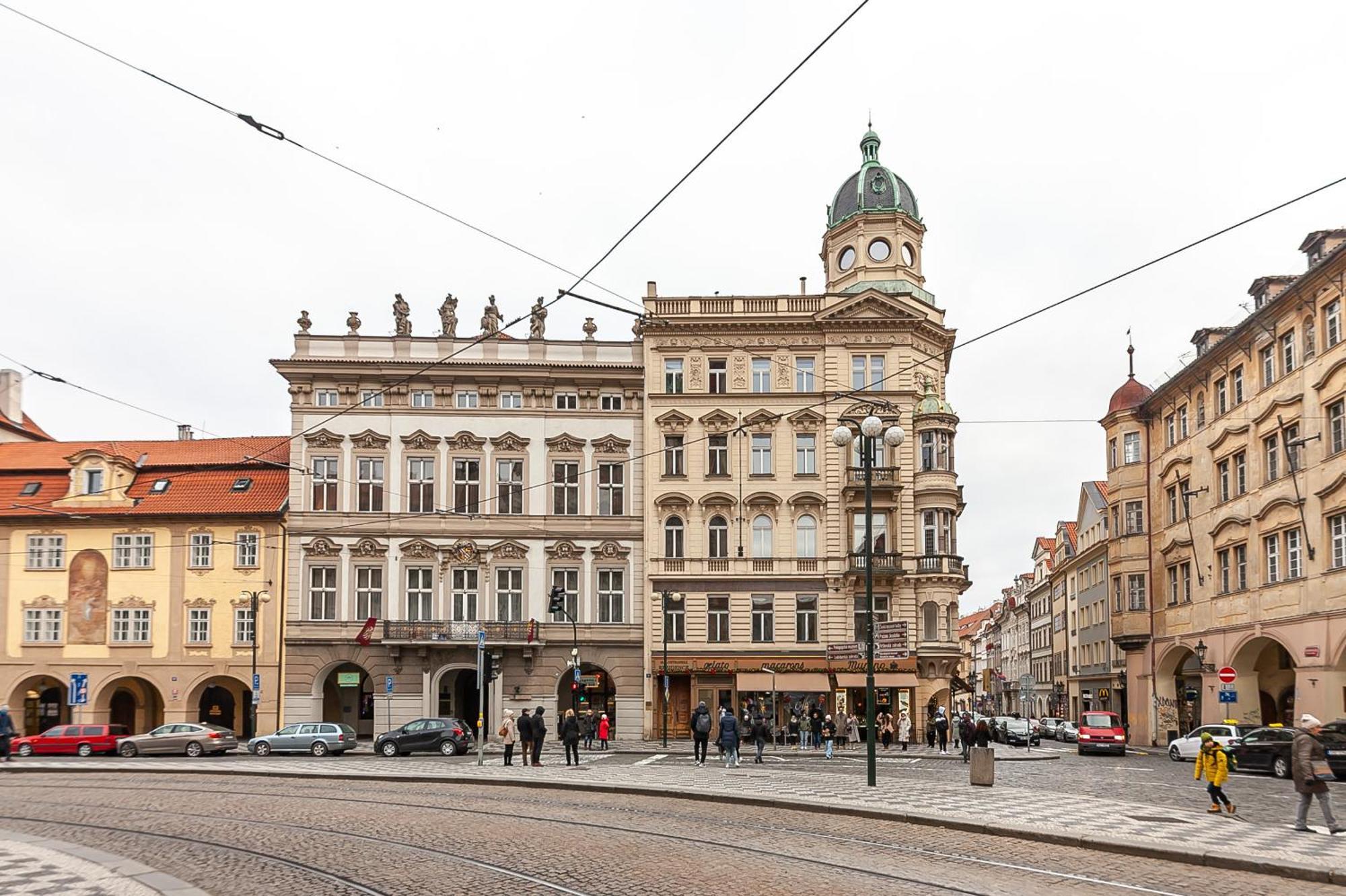 Royal Apartment By Charles Bridge View Of Saint Nicholas Church Prag Eksteriør billede