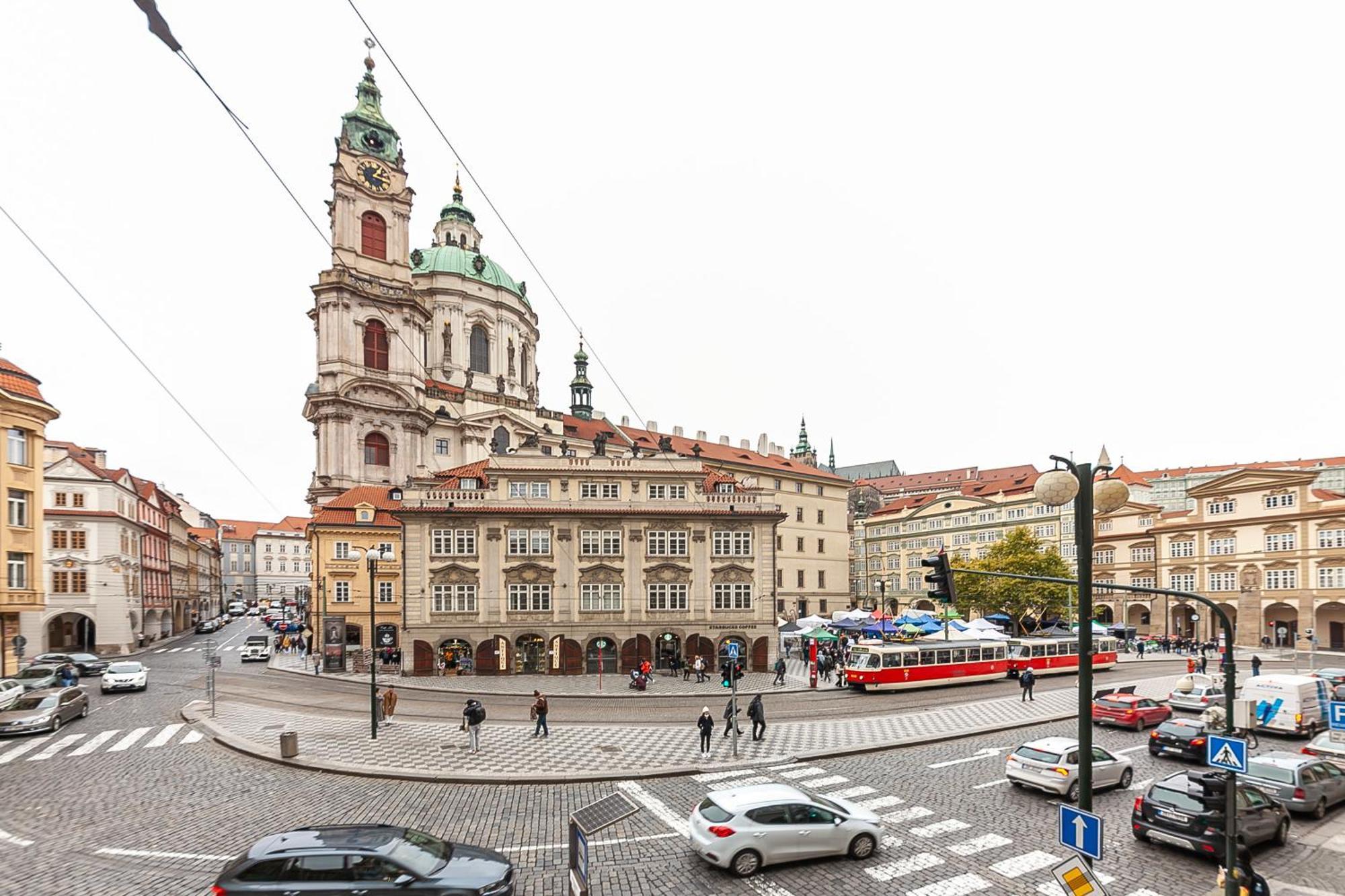 Royal Apartment By Charles Bridge View Of Saint Nicholas Church Prag Eksteriør billede