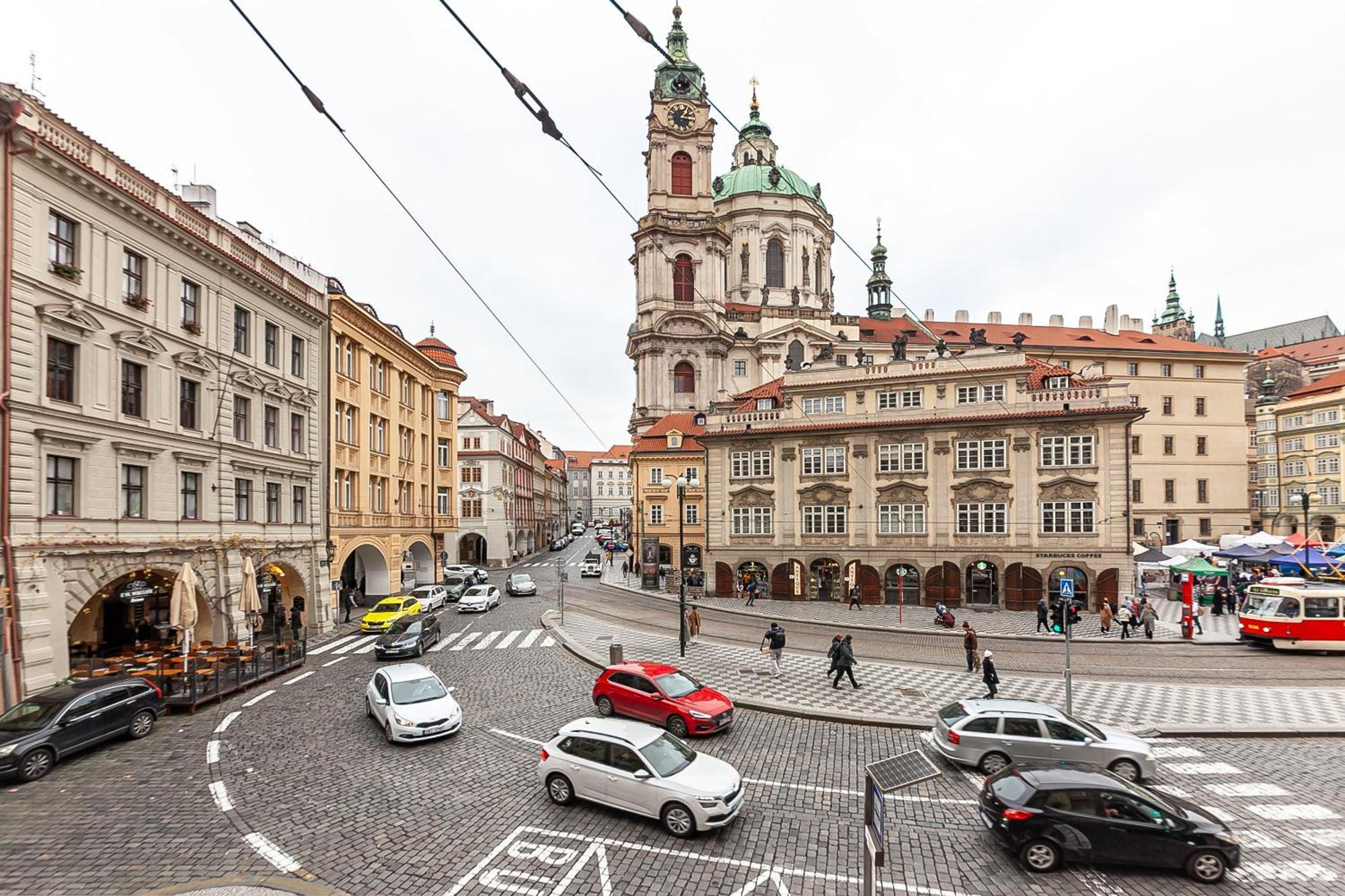 Royal Apartment By Charles Bridge View Of Saint Nicholas Church Prag Eksteriør billede