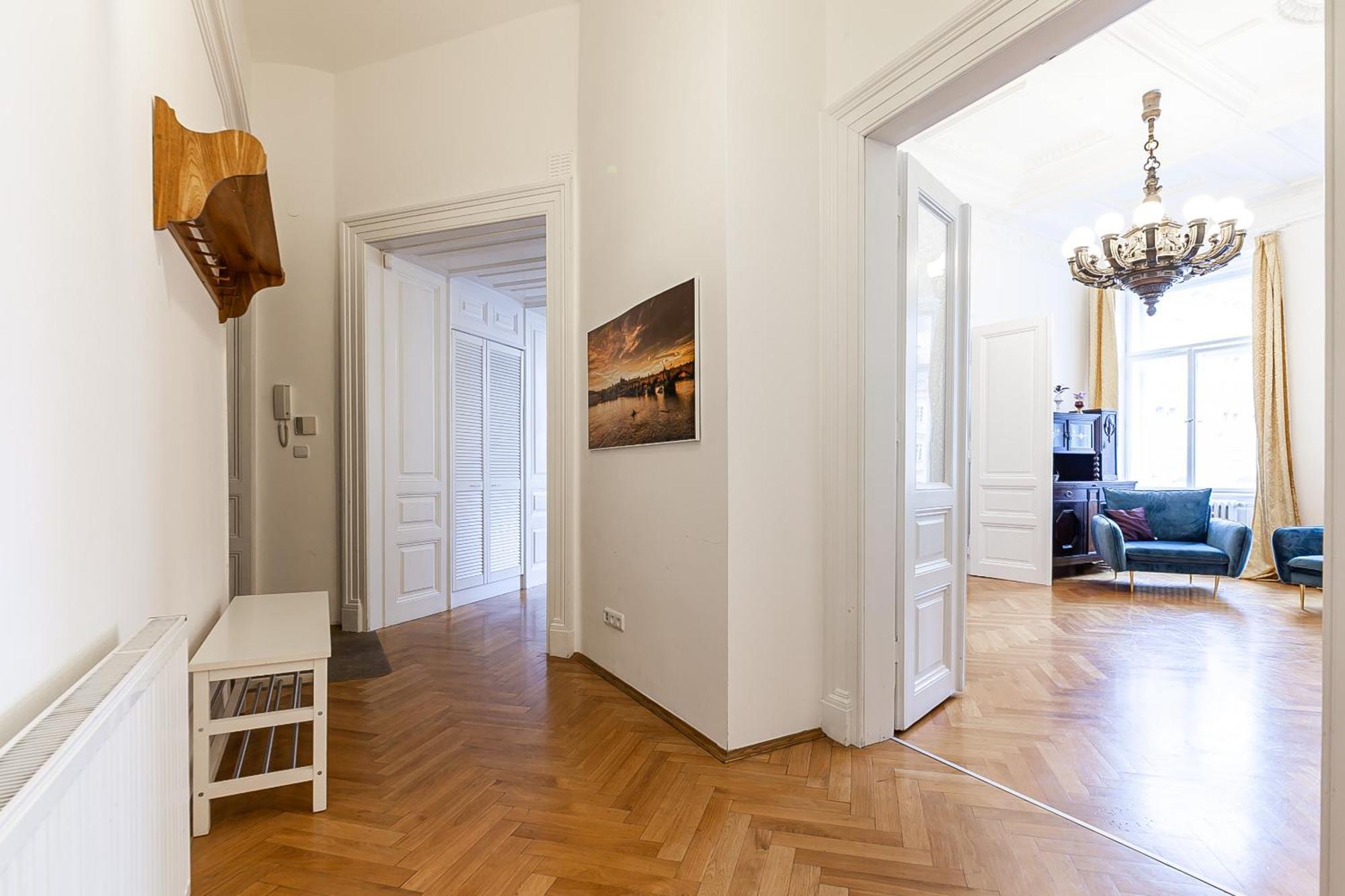 Royal Apartment By Charles Bridge View Of Saint Nicholas Church Prag Eksteriør billede
