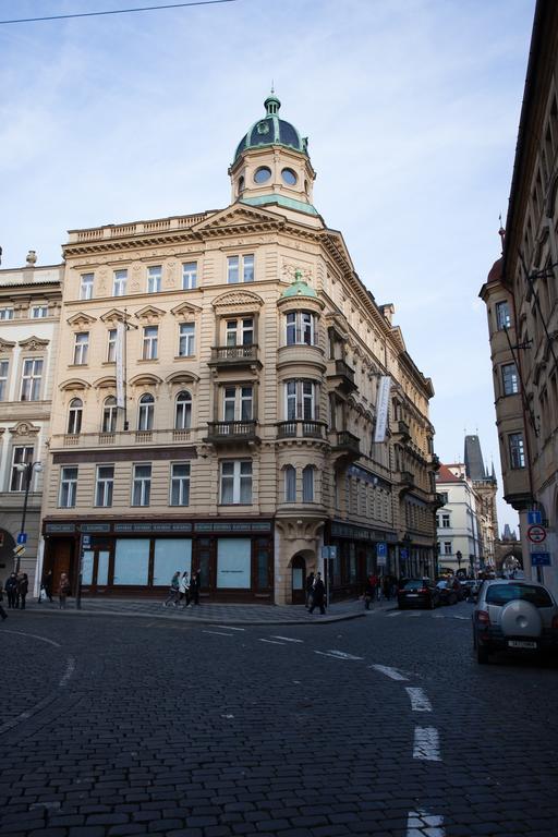 Royal Apartment By Charles Bridge View Of Saint Nicholas Church Prag Værelse billede