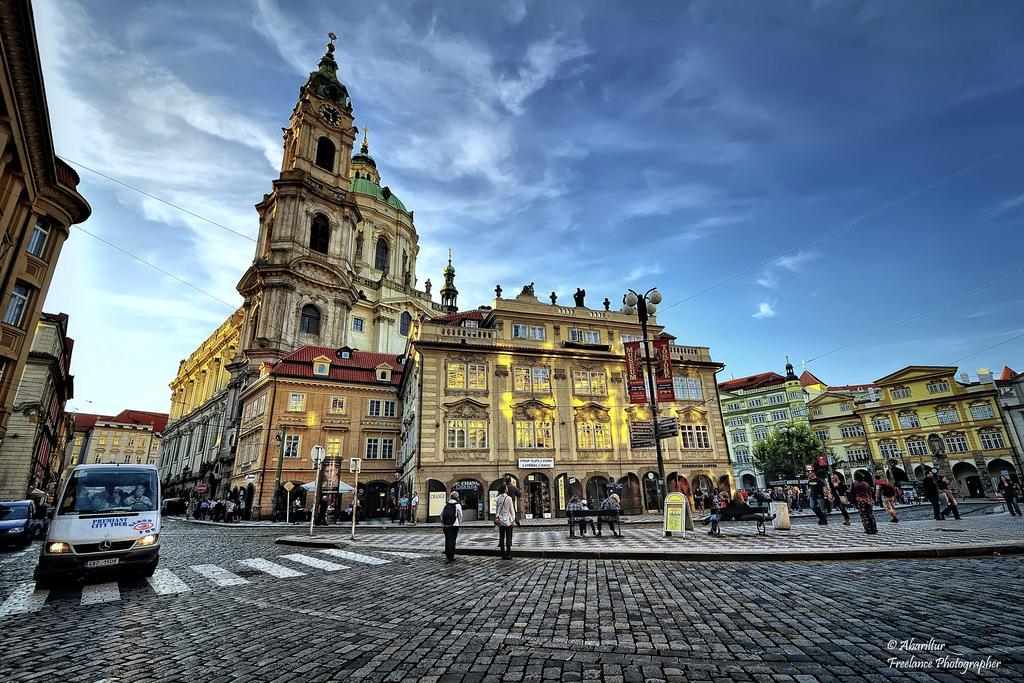 Royal Apartment By Charles Bridge View Of Saint Nicholas Church Prag Værelse billede